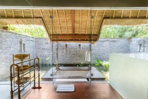 Villa Mary - Bathtub in Bathroom One