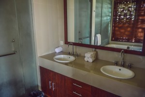 Villa Sound of the Sea - Double Sink in Bathroom Three