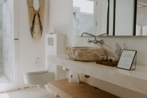 Villa KaRein - Ensuite Bathroom with Full Amenities