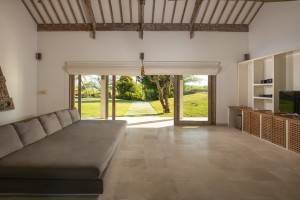 Villa Babar - Spacious TV Room and Lounge