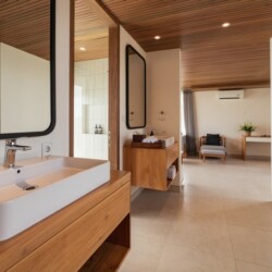 Indah Villa - Bathroom One